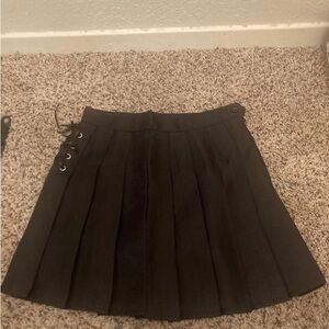 Black pleated skirt with black ribbon